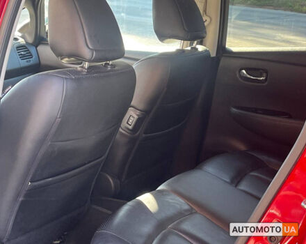 Красный Ниссан Лиф, объемом двигателя 30 л и пробегом 100 тыс. км за 9600 $, фото 13 на Automoto.ua