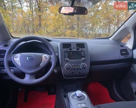 Красный Ниссан Лиф, объемом двигателя 0 л и пробегом 113 тыс. км за 6900 $, фото 7 на Automoto.ua