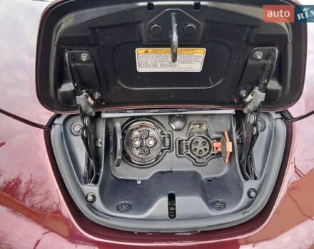 Красный Ниссан Лиф, объемом двигателя 0 л и пробегом 91 тыс. км за 7300 $, фото 9 на Automoto.ua