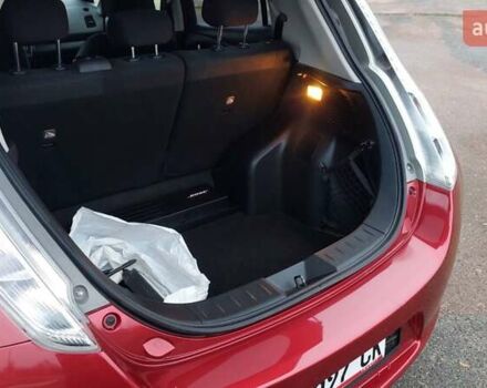 Красный Ниссан Лиф, объемом двигателя 0 л и пробегом 67 тыс. км за 7500 $, фото 21 на Automoto.ua