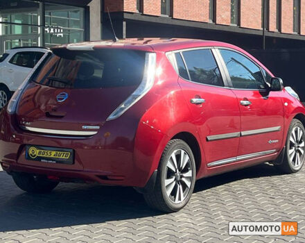 Красный Ниссан Лиф, объемом двигателя 30 л и пробегом 100 тыс. км за 9600 $, фото 5 на Automoto.ua