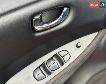 Красный Ниссан Лиф, объемом двигателя 0 л и пробегом 155 тыс. км за 7800 $, фото 34 на Automoto.ua