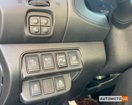 Красный Ниссан Лиф, объемом двигателя 30 л и пробегом 100 тыс. км за 9600 $, фото 8 на Automoto.ua