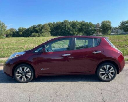 Красный Ниссан Лиф, объемом двигателя 0 л и пробегом 77 тыс. км за 6200 $, фото 4 на Automoto.ua