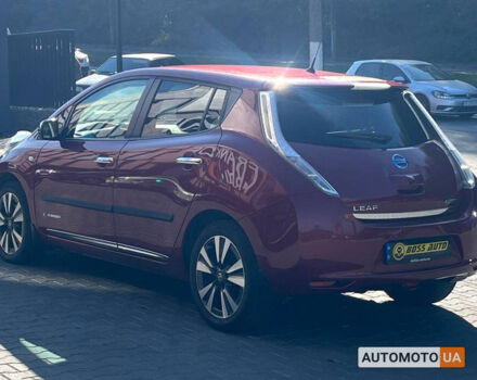 Красный Ниссан Лиф, объемом двигателя 30 л и пробегом 100 тыс. км за 9600 $, фото 3 на Automoto.ua