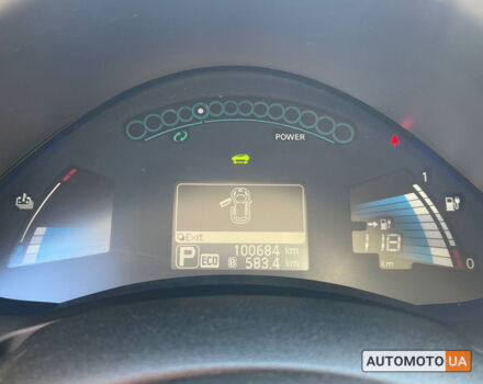 Красный Ниссан Лиф, объемом двигателя 30 л и пробегом 100 тыс. км за 9600 $, фото 9 на Automoto.ua