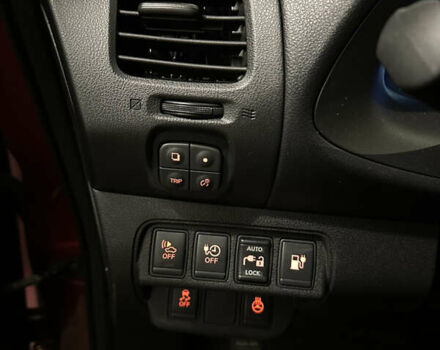 Красный Ниссан Лиф, объемом двигателя 0 л и пробегом 125 тыс. км за 7199 $, фото 6 на Automoto.ua