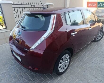 Красный Ниссан Лиф, объемом двигателя 0 л и пробегом 82 тыс. км за 6700 $, фото 5 на Automoto.ua