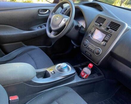 Красный Ниссан Лиф, объемом двигателя 0 л и пробегом 74 тыс. км за 7500 $, фото 5 на Automoto.ua