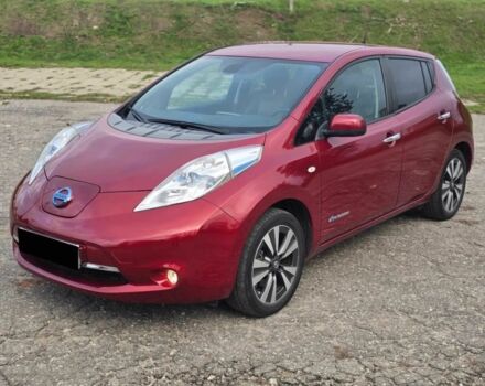 Красный Ниссан Лиф, объемом двигателя 0 л и пробегом 99 тыс. км за 3000 $, фото 2 на Automoto.ua