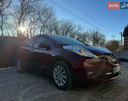 Красный Ниссан Лиф, объемом двигателя 0 л и пробегом 99 тыс. км за 7500 $, фото 16 на Automoto.ua