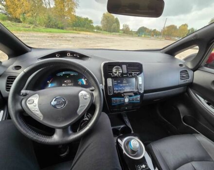 Красный Ниссан Лиф, объемом двигателя 0 л и пробегом 99 тыс. км за 3000 $, фото 11 на Automoto.ua