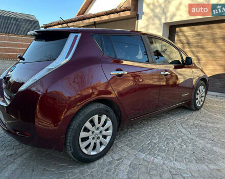 Красный Ниссан Лиф, объемом двигателя 0 л и пробегом 99 тыс. км за 7500 $, фото 12 на Automoto.ua