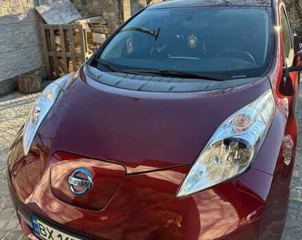 Красный Ниссан Лиф, объемом двигателя 0 л и пробегом 99 тыс. км за 7500 $, фото 7 на Automoto.ua