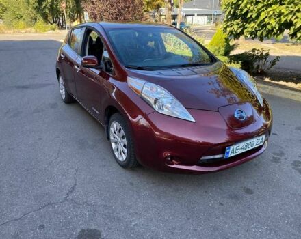 Красный Ниссан Лиф, объемом двигателя 0 л и пробегом 74 тыс. км за 7500 $, фото 1 на Automoto.ua