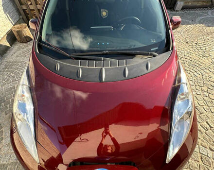 Красный Ниссан Лиф, объемом двигателя 0 л и пробегом 99 тыс. км за 7500 $, фото 3 на Automoto.ua