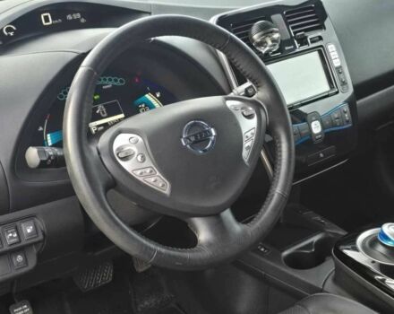 Красный Ниссан Лиф, объемом двигателя 0 л и пробегом 99 тыс. км за 3000 $, фото 8 на Automoto.ua