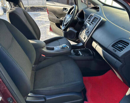 Красный Ниссан Лиф, объемом двигателя 0 л и пробегом 99 тыс. км за 7500 $, фото 42 на Automoto.ua