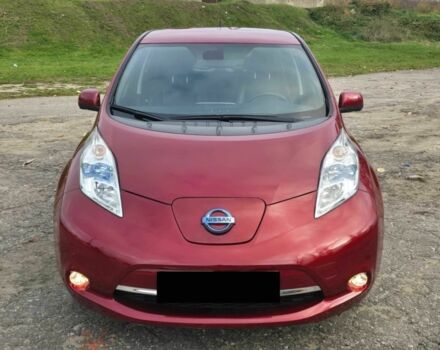 Красный Ниссан Лиф, объемом двигателя 0 л и пробегом 99 тыс. км за 3000 $, фото 1 на Automoto.ua