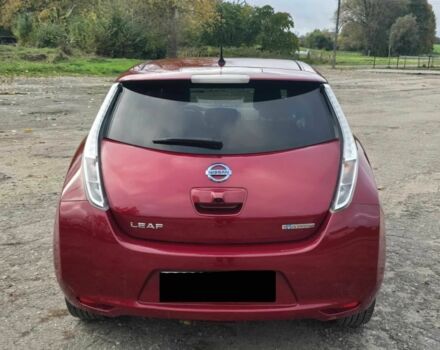 Красный Ниссан Лиф, объемом двигателя 0 л и пробегом 99 тыс. км за 3000 $, фото 5 на Automoto.ua