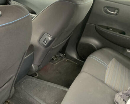 Красный Ниссан Лиф, объемом двигателя 0 л и пробегом 89 тыс. км за 12500 $, фото 11 на Automoto.ua