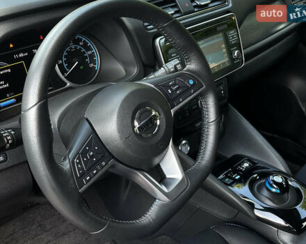 Красный Ниссан Лиф, объемом двигателя 0 л и пробегом 117 тыс. км за 12000 $, фото 9 на Automoto.ua