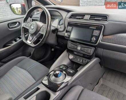 Червоний Ніссан Ліф, об'ємом двигуна 0 л та пробігом 127 тис. км за 11900 $, фото 26 на Automoto.ua