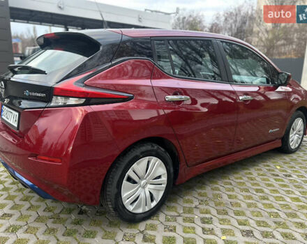 Красный Ниссан Лиф, объемом двигателя 0 л и пробегом 62 тыс. км за 11990 $, фото 4 на Automoto.ua