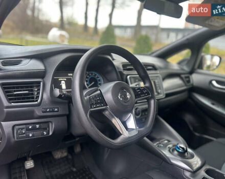 Красный Ниссан Лиф, объемом двигателя 0 л и пробегом 62 тыс. км за 11990 $, фото 11 на Automoto.ua