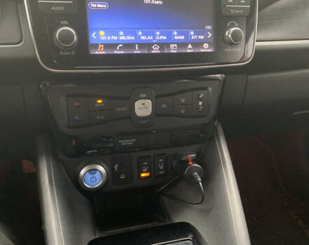 Красный Ниссан Лиф, объемом двигателя 0 л и пробегом 89 тыс. км за 12500 $, фото 16 на Automoto.ua