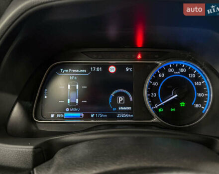 Красный Ниссан Лиф, объемом двигателя 0 л и пробегом 25 тыс. км за 8500 $, фото 13 на Automoto.ua