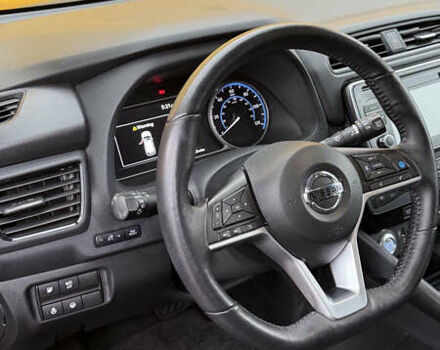 Червоний Ніссан Ліф, об'ємом двигуна 0 л та пробігом 74 тис. км за 14500 $, фото 5 на Automoto.ua