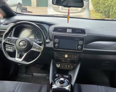 Красный Ниссан Лиф, объемом двигателя 0 л и пробегом 130 тыс. км за 10950 $, фото 14 на Automoto.ua