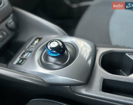 Красный Ниссан Лиф, объемом двигателя 0 л и пробегом 62 тыс. км за 11990 $, фото 17 на Automoto.ua