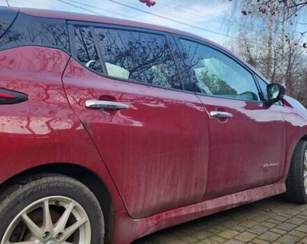 Красный Ниссан Лиф, объемом двигателя 0 л и пробегом 130 тыс. км за 10950 $, фото 3 на Automoto.ua