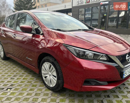 Красный Ниссан Лиф, объемом двигателя 0 л и пробегом 62 тыс. км за 11990 $, фото 1 на Automoto.ua