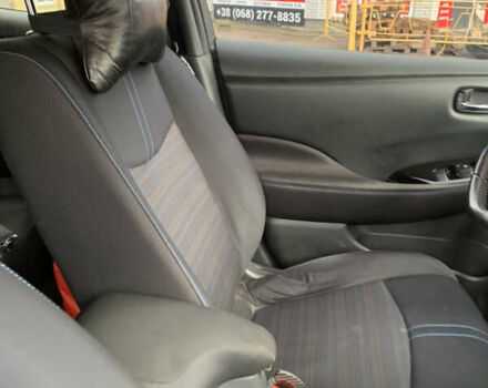 Красный Ниссан Лиф, объемом двигателя 0 л и пробегом 89 тыс. км за 12500 $, фото 15 на Automoto.ua