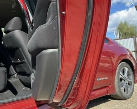 Красный Ниссан Лиф, объемом двигателя 0 л и пробегом 80 тыс. км за 13799 $, фото 24 на Automoto.ua