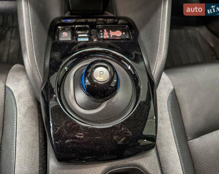 Красный Ниссан Лиф, объемом двигателя 0 л и пробегом 25 тыс. км за 8500 $, фото 16 на Automoto.ua