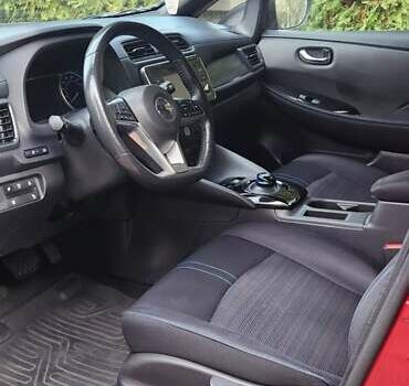 Красный Ниссан Лиф, объемом двигателя 0 л и пробегом 130 тыс. км за 10950 $, фото 25 на Automoto.ua