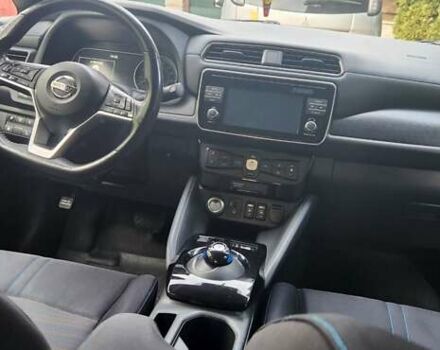 Красный Ниссан Лиф, объемом двигателя 0 л и пробегом 130 тыс. км за 10950 $, фото 19 на Automoto.ua