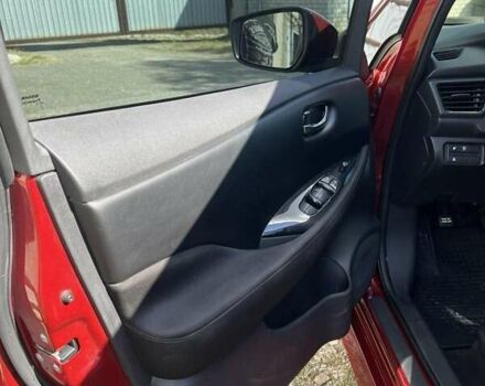 Красный Ниссан Лиф, объемом двигателя 0 л и пробегом 80 тыс. км за 13799 $, фото 7 на Automoto.ua