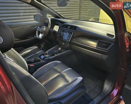 Красный Ниссан Лиф, объемом двигателя 0 л и пробегом 134 тыс. км за 12500 $, фото 12 на Automoto.ua