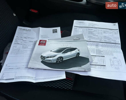 Красный Ниссан Лиф, объемом двигателя 0 л и пробегом 62 тыс. км за 11990 $, фото 26 на Automoto.ua