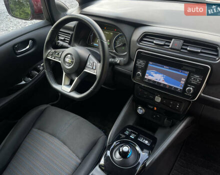 Красный Ниссан Лиф, объемом двигателя 0 л и пробегом 117 тыс. км за 12000 $, фото 16 на Automoto.ua