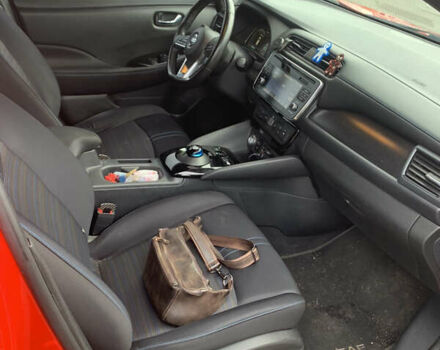 Красный Ниссан Лиф, объемом двигателя 0 л и пробегом 89 тыс. км за 12500 $, фото 12 на Automoto.ua