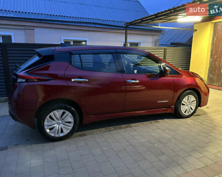 Красный Ниссан Лиф, объемом двигателя 0 л и пробегом 134 тыс. км за 12500 $, фото 5 на Automoto.ua