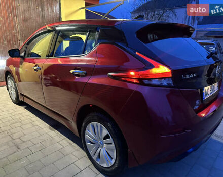 Красный Ниссан Лиф, объемом двигателя 0 л и пробегом 134 тыс. км за 12500 $, фото 1 на Automoto.ua