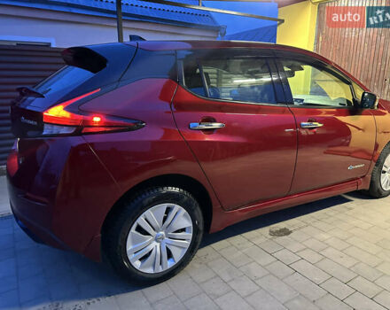 Красный Ниссан Лиф, объемом двигателя 0 л и пробегом 134 тыс. км за 12500 $, фото 2 на Automoto.ua