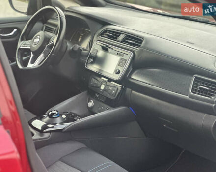 Красный Ниссан Лиф, объемом двигателя 0 л и пробегом 95 тыс. км за 11700 $, фото 10 на Automoto.ua